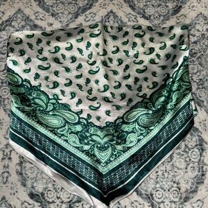 Rue21 White and Green Bandana Top